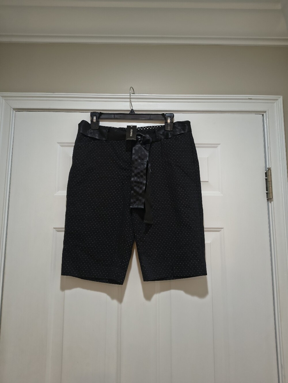 NWT Express Pin-dot Pattern Bermuda Dress Shorts With Satin Tie Belt Size 8